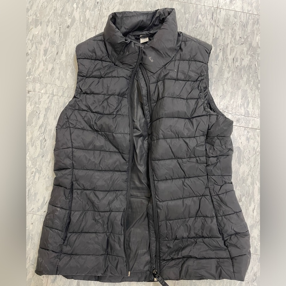 Women’s old navy puffer vest